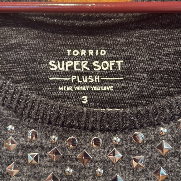 Torrid super soft plush pullover  silver studs sweater size 3 (3X) . - Picture 2 of 7